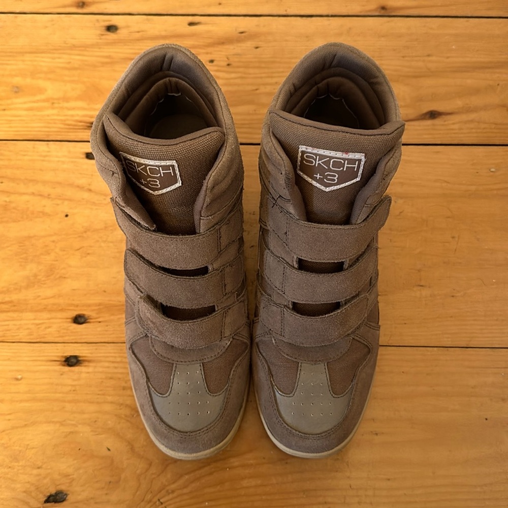 Tan Sketchers wedges